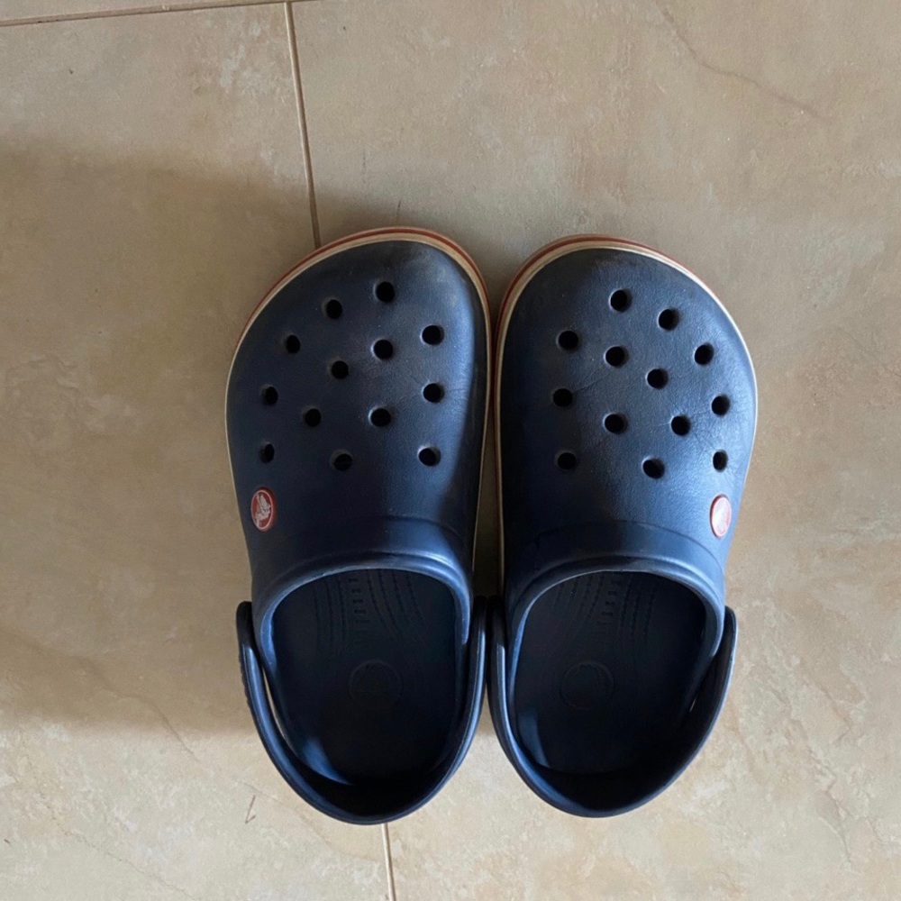 navy crocs